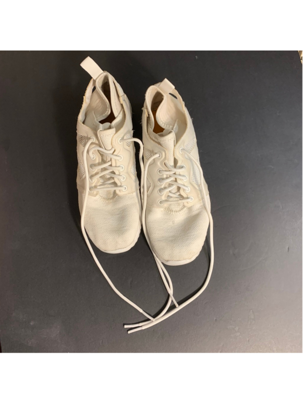 Women's Reebok Athletic Shoes Size 5.5 off White